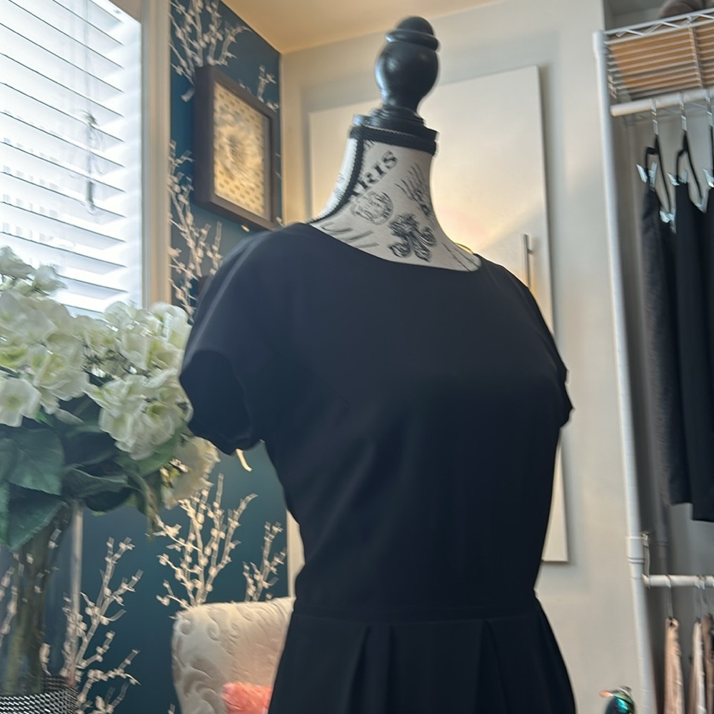 BEAUTIFUL,black dress  BY MAX MARA. Simple yet stunning - Picture 5 of 16